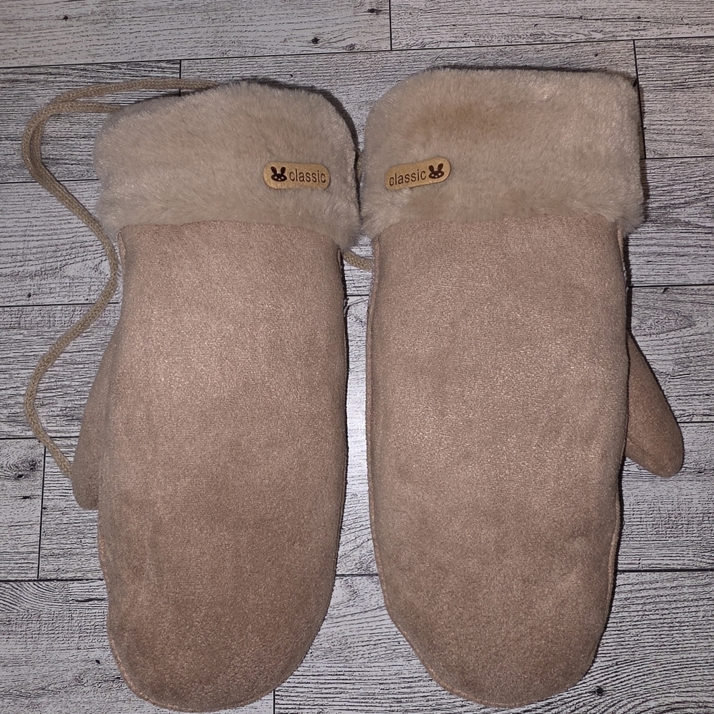 Classic Tan Mittens with Faux Fur Trim